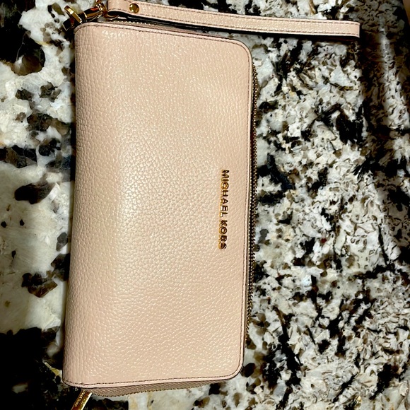 Micheal Kors Saffiano Leather Continental Wallet - Picture 1 of 6